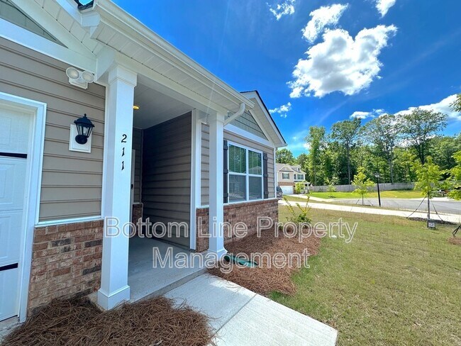 Building Photo - 211 Dogwood Crk Dr