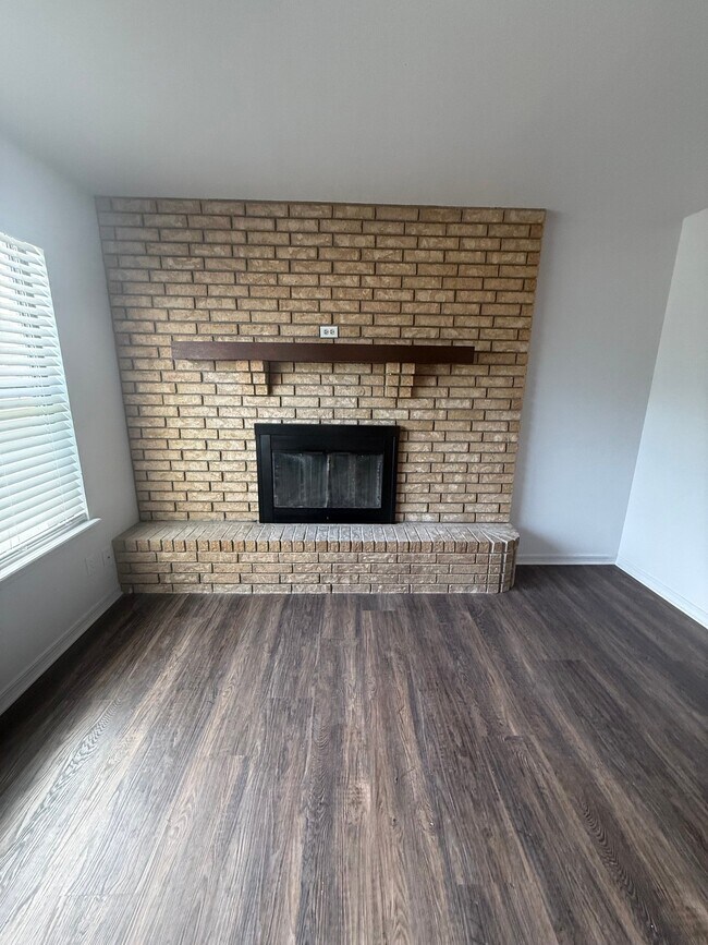 Building Photo - 2938 Gossett Dr