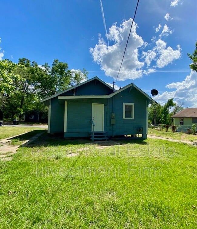 Building Photo - 3240 Jackson St