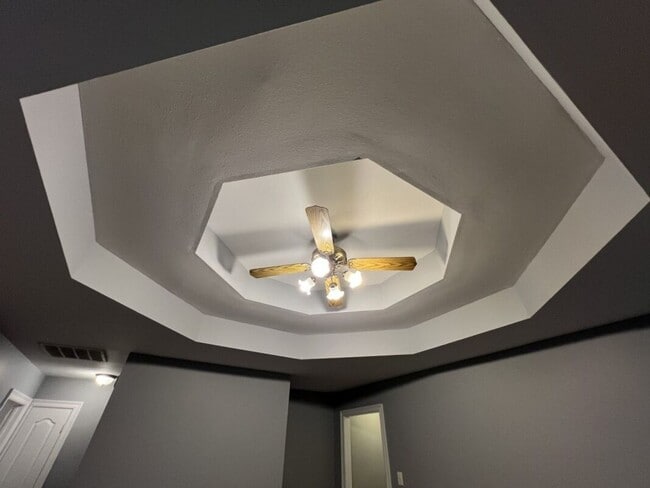 Building Photo - Must See!  Trendy 3 bedroom, 2 bath home i...
