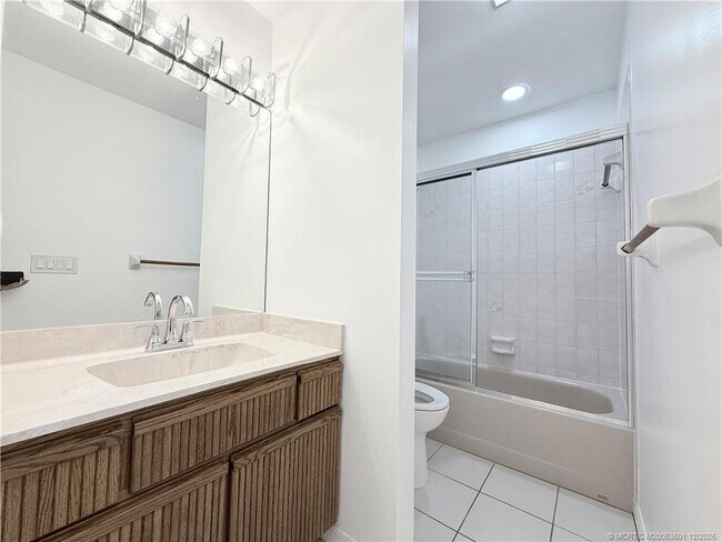 Building Photo - 3012 SW Mariposa Cir