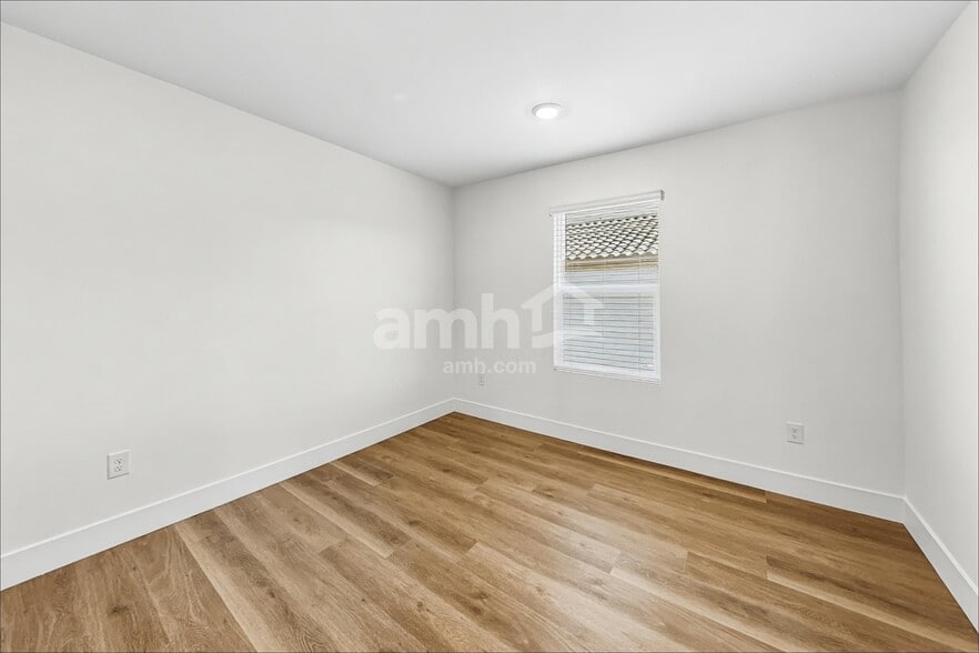 Building Photo - 8762 N Begonia Ct