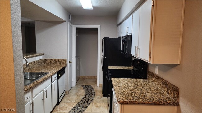 Building Photo - 8101 W Flamingo Rd
