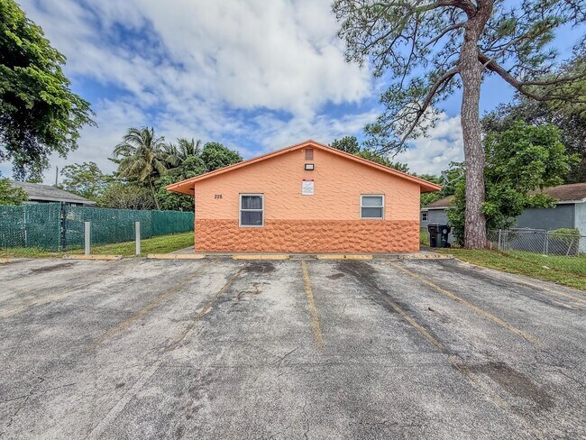 Building Photo - 228 Fleming Ave
