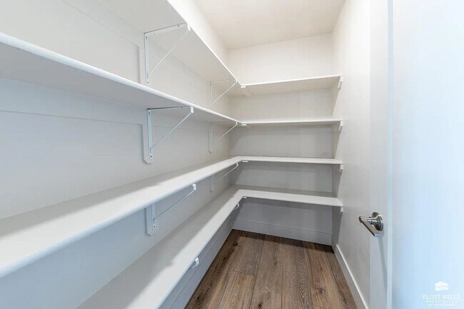 Building Photo - Open-Concept Modern 3 Bedroom, 3 bathroom house