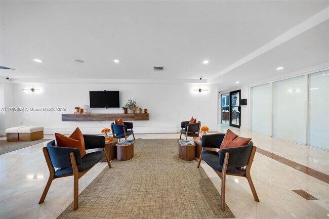 Building Photo - 1455 N Treasure Dr
