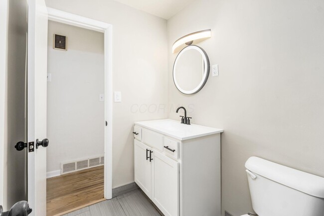 Building Photo - 4230 Eastlea Dr