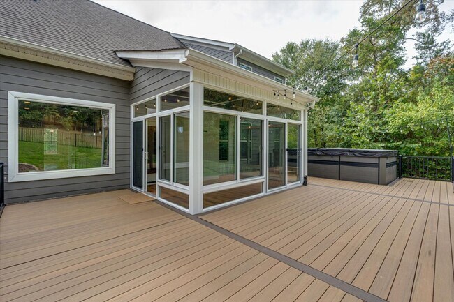 Building Photo - Move-In Ready Luxury in Island Point Estates