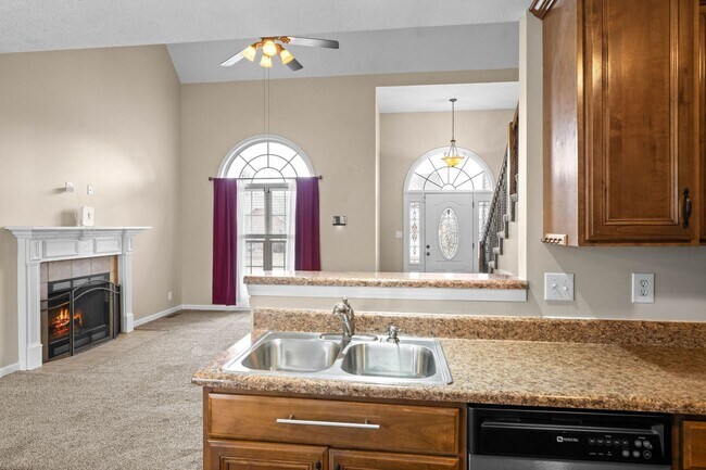 Building Photo - Pet Friendly Three Bedroom with Bonus!