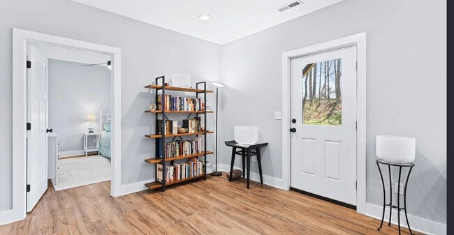 Building Photo - Fairview Long Term Rental!