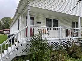 Building Photo - 702 W Adams St