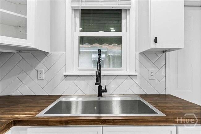 Building Photo - 2102 Auburn St