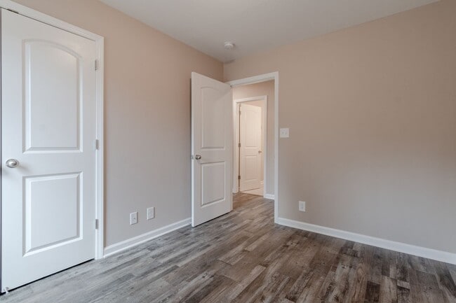 Building Photo - 413 Hietts Ln
