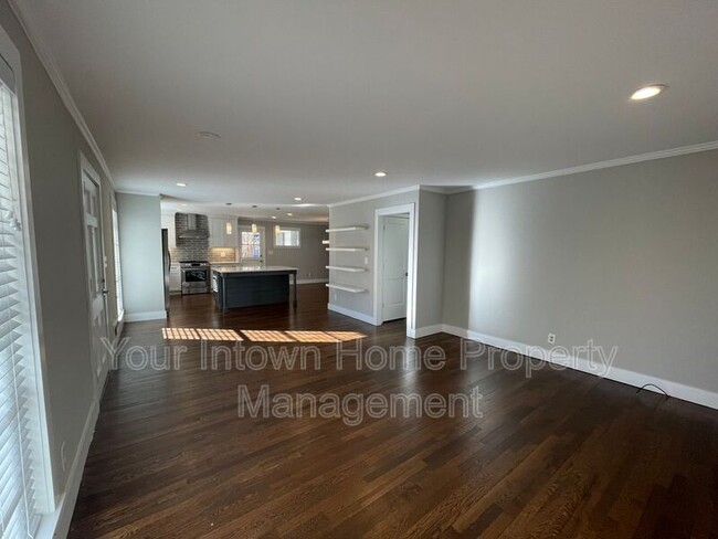 Building Photo - 1525 Sanden Ferry Dr