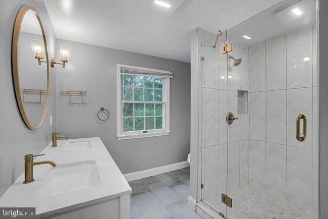 Building Photo - 3839 Blenheim Rd