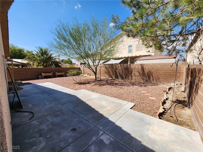 Building Photo - 5012 River Splash Ave