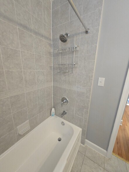 Building Photo - 411 Hobart Pl NW