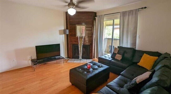 Building Photo - 15534 Zabolio Dr