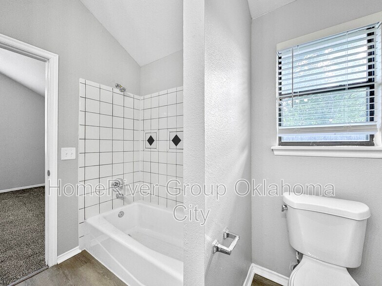 Building Photo - 10636 NW 35th St