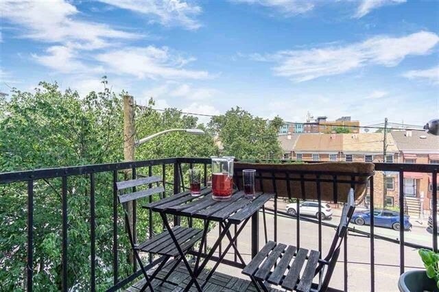 Building Photo - 357 Varick St