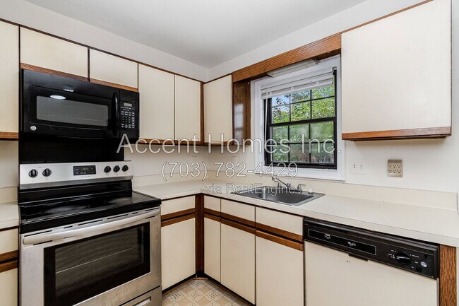 Building Photo - 5404 Barrister Pl