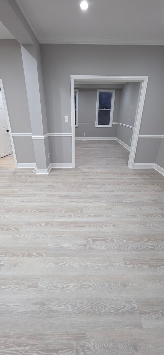 Building Photo - 2461 Shirley Ave