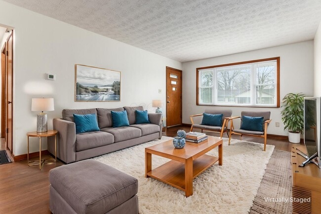 Building Photo - 3070 Lotz Dr