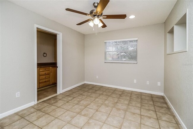 Building Photo - 421 Kee St