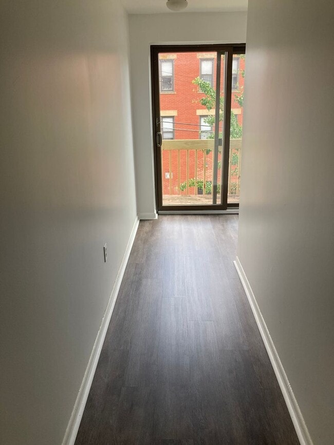Building Photo - 502 Suismon St