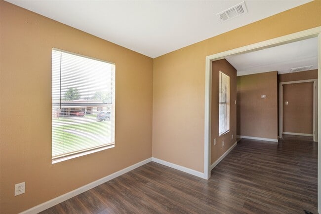 Building Photo - 202 Norview Dr