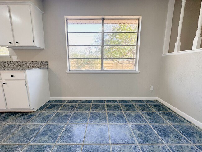 Building Photo - 3bd/2ba Fayetteville Home Available!