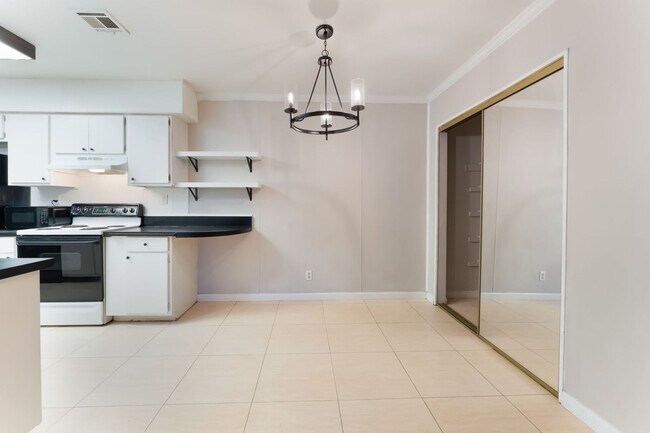 Building Photo - Two-bedroom, one bath single story townhou...