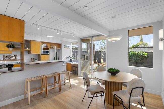 Building Photo - 729 Stendhal Ln