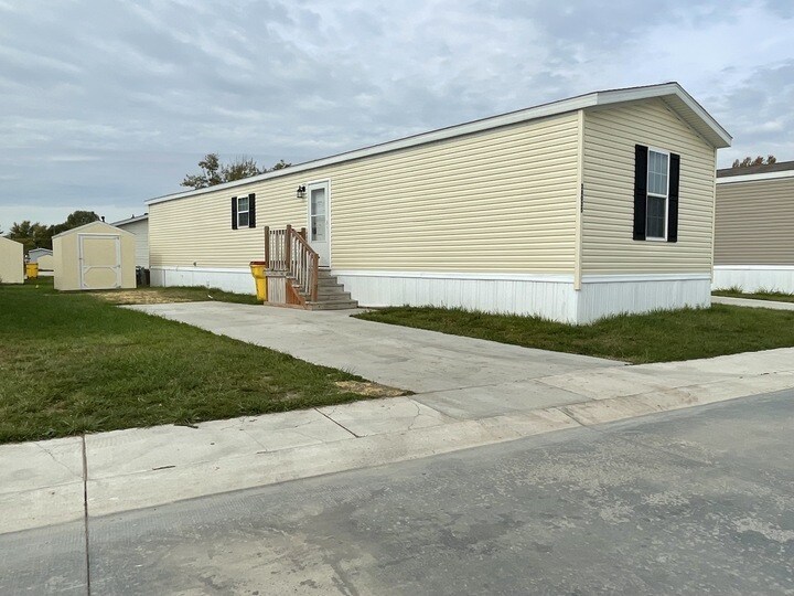 Building Photo - 38035 Leverette Ave