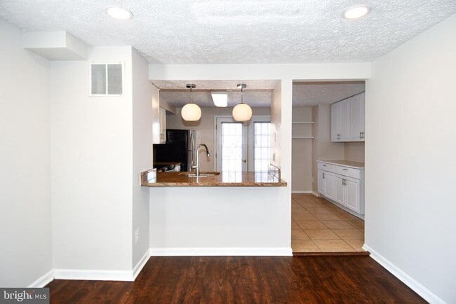 Building Photo - 1648 Fieldthorn Dr