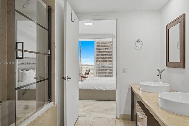 Building Photo - 485 Brickell Ave