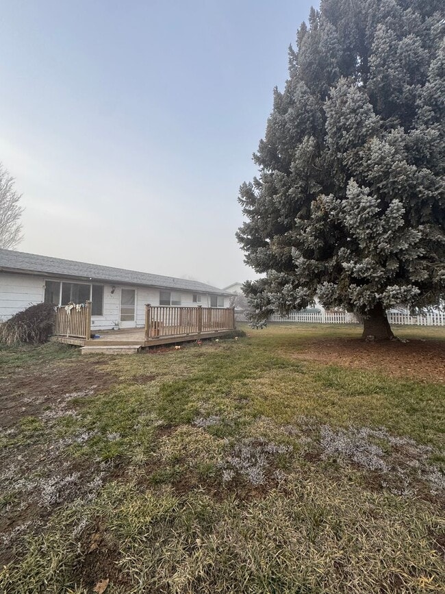 Building Photo - Spacious 4-Bedroom Home with Garage & Fenced Yard