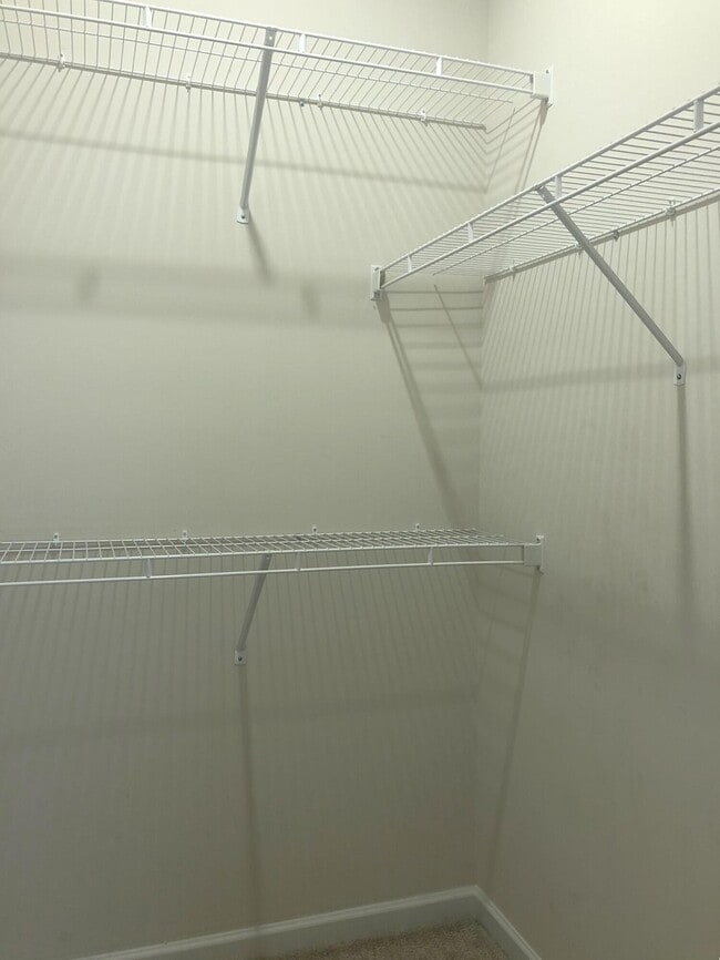 Building Photo - 502 Geranium St