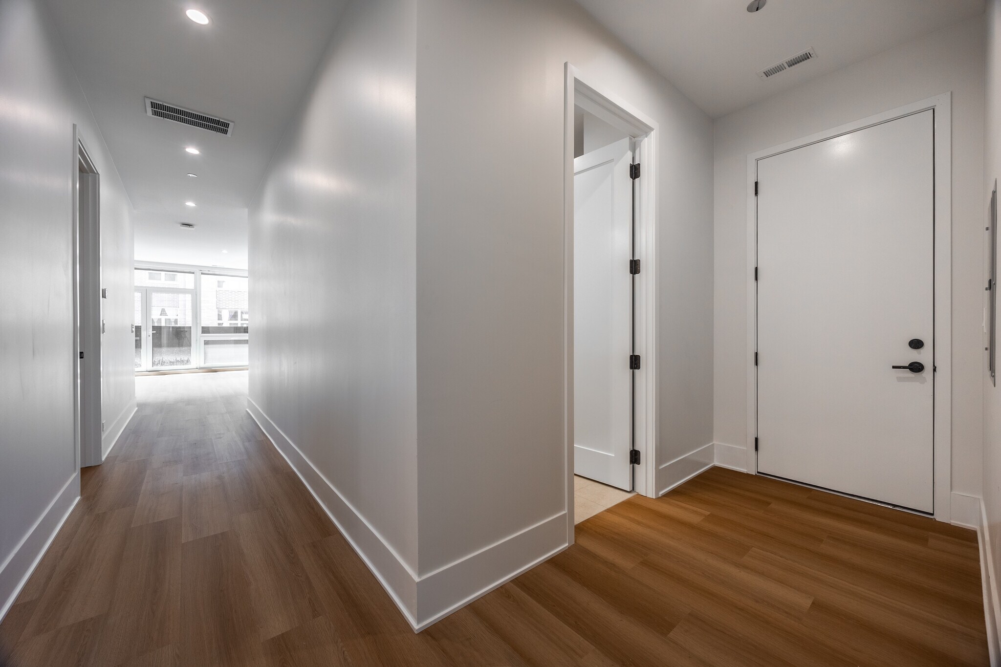 Building Photo - 1610 W Grand Ave