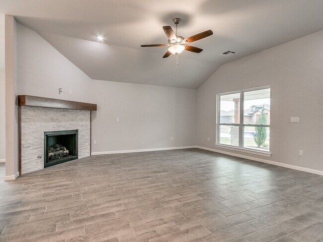 Building Photo - Beautiful New Home!