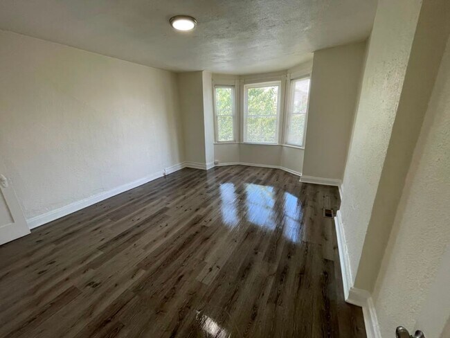 Building Photo - 2941 Clifton Ave