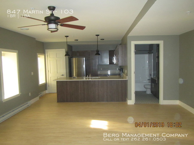 Building Photo - 847 Martin St