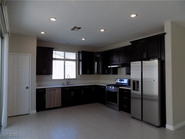Building Photo - 5536 Spruce Hill Ct