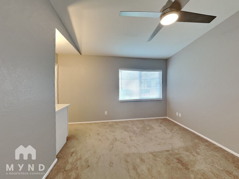 Building Photo - 1014 W Malibu Dr