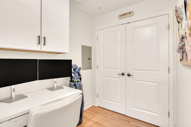 Building Photo - 5450 E Deer Valley Dr