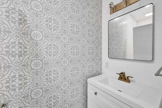 Building Photo - 1430 Michigan Ave