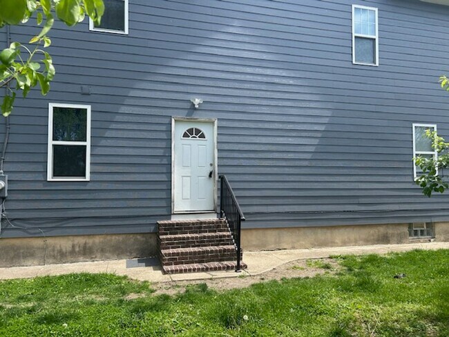 Building Photo - 925 Xenia Ave