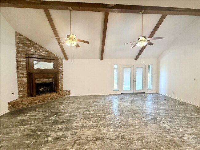 Building Photo - 727 Angelina Dr