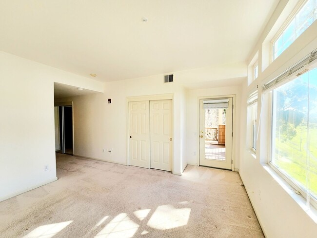 Building Photo - Beautiful Brisbane condo