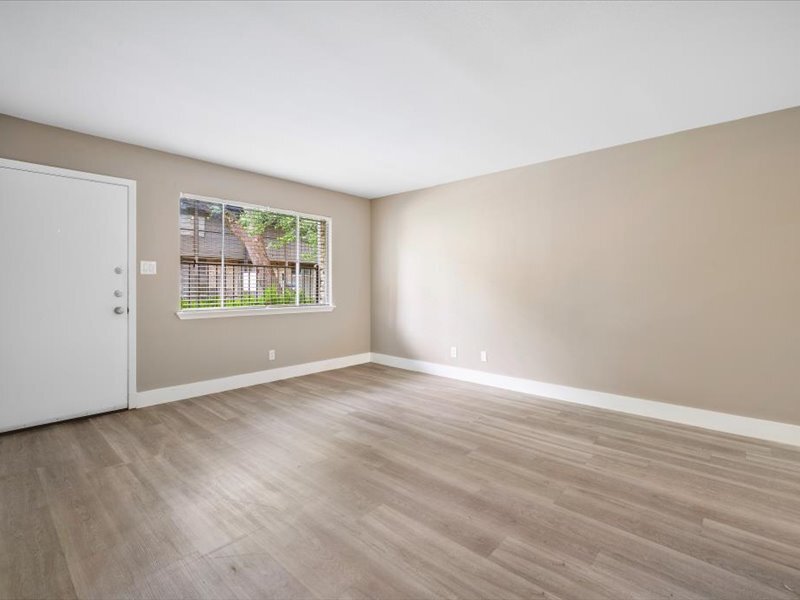 Living Room - 2303 East Side Dr
